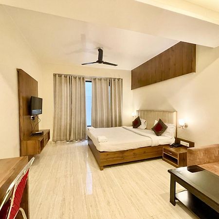 Hotel Rudraksh ! Varanasi !Fully-Air-Conditioned Hotel At Prime Location With Parking Availability, Near Kashi Vishwanath Temple, And Ganga Ghat 2 Eksteriør bilde