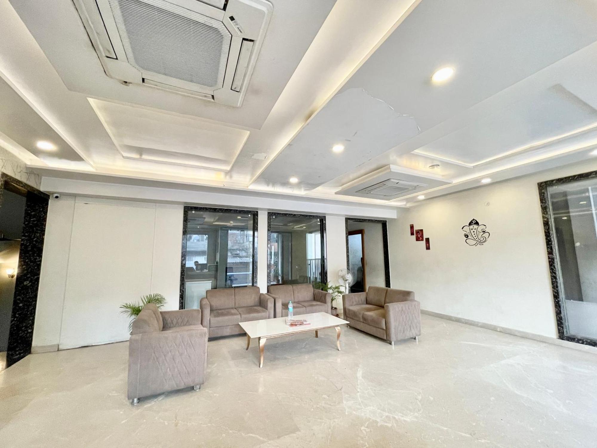 Hotel Rudraksh ! Varanasi !Fully-Air-Conditioned Hotel At Prime Location With Parking Availability, Near Kashi Vishwanath Temple, And Ganga Ghat 2 Eksteriør bilde