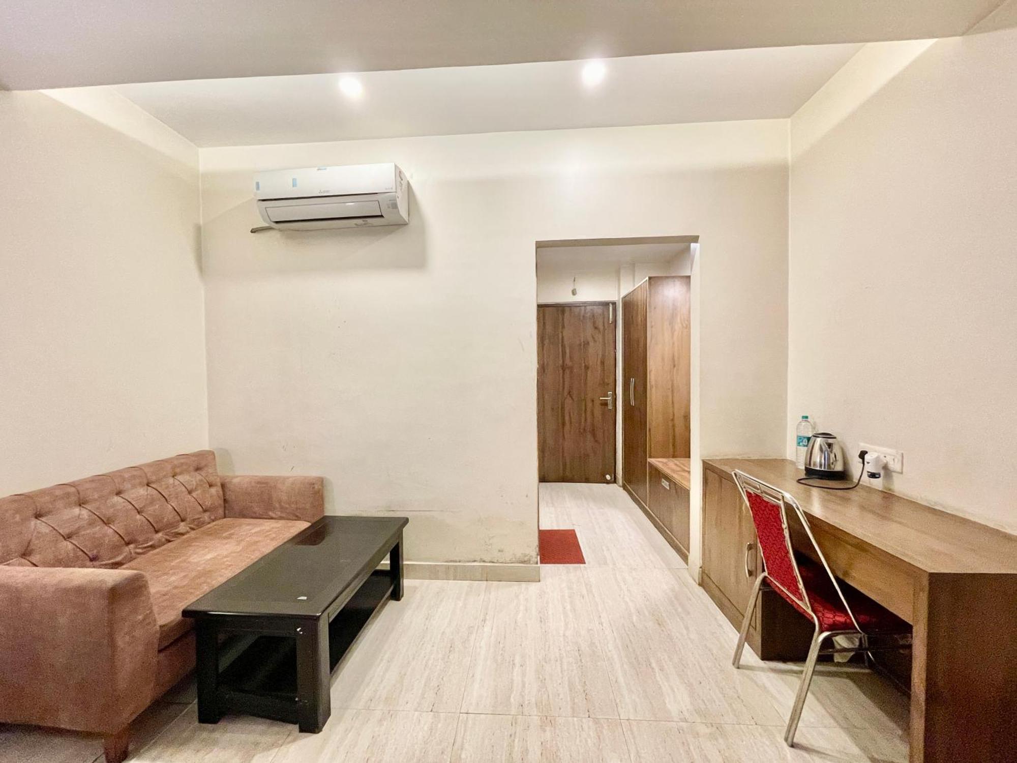 Hotel Rudraksh ! Varanasi !Fully-Air-Conditioned Hotel At Prime Location With Parking Availability, Near Kashi Vishwanath Temple, And Ganga Ghat 2 Eksteriør bilde