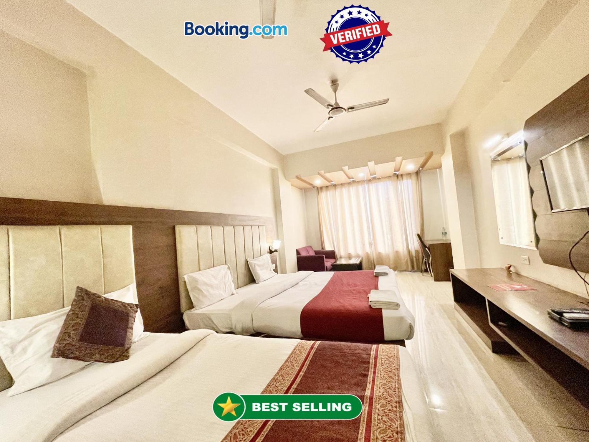 Hotel Rudraksh ! Varanasi !Fully-Air-Conditioned Hotel At Prime Location With Parking Availability, Near Kashi Vishwanath Temple, And Ganga Ghat 2 Eksteriør bilde