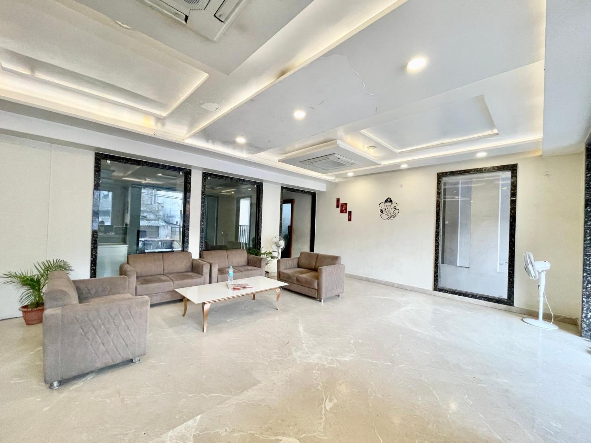 Hotel Rudraksh ! Varanasi !Fully-Air-Conditioned Hotel At Prime Location With Parking Availability, Near Kashi Vishwanath Temple, And Ganga Ghat 2 Eksteriør bilde