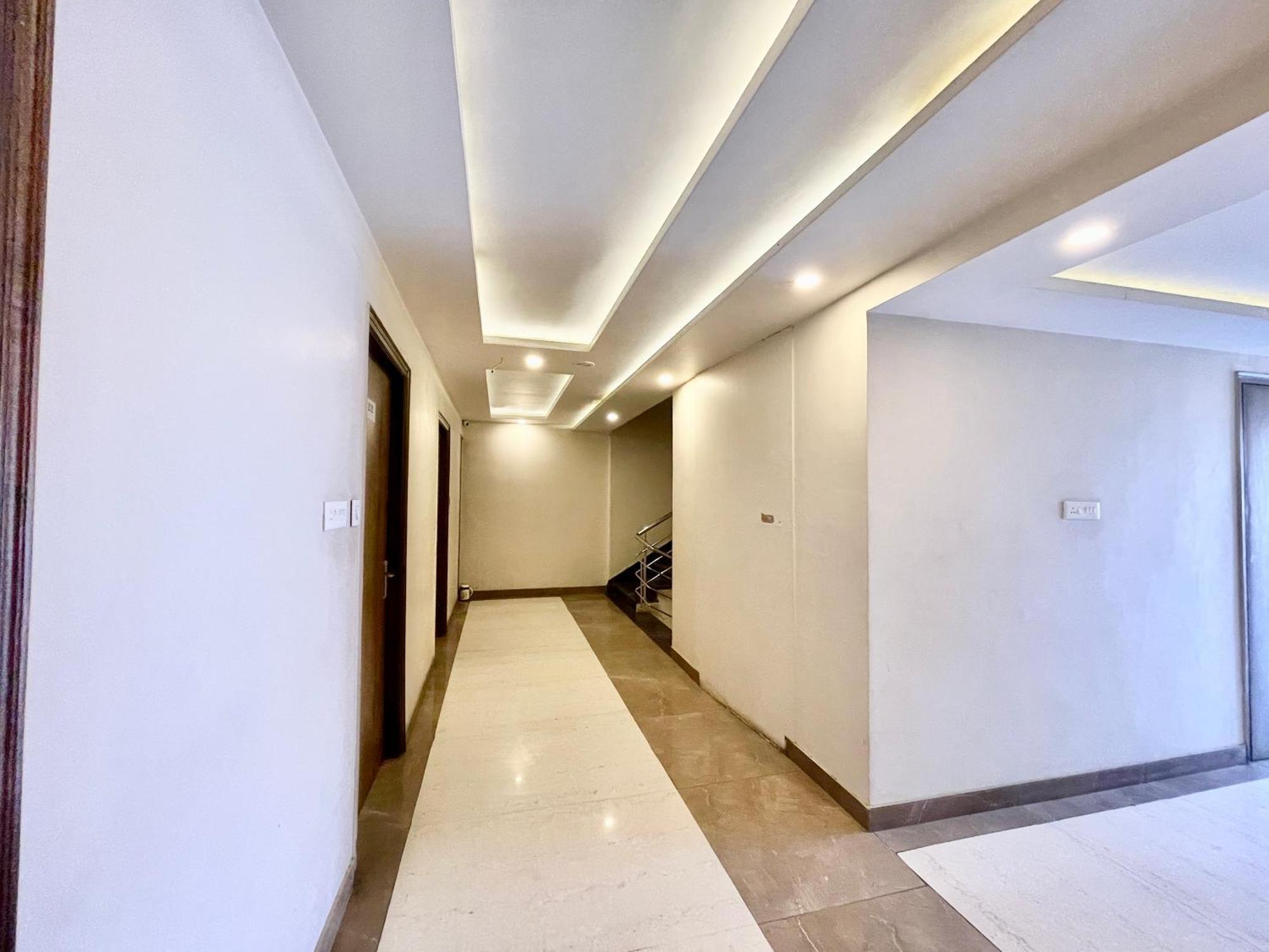Hotel Rudraksh ! Varanasi !Fully-Air-Conditioned Hotel At Prime Location With Parking Availability, Near Kashi Vishwanath Temple, And Ganga Ghat 2 Eksteriør bilde