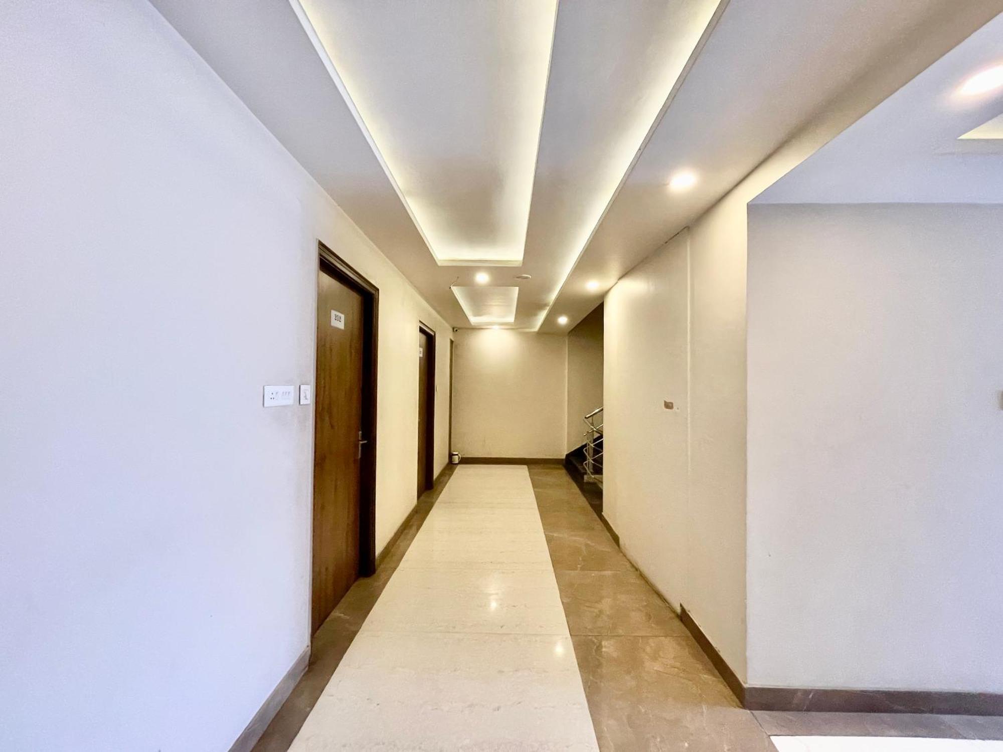 Hotel Rudraksh ! Varanasi !Fully-Air-Conditioned Hotel At Prime Location With Parking Availability, Near Kashi Vishwanath Temple, And Ganga Ghat 2 Eksteriør bilde