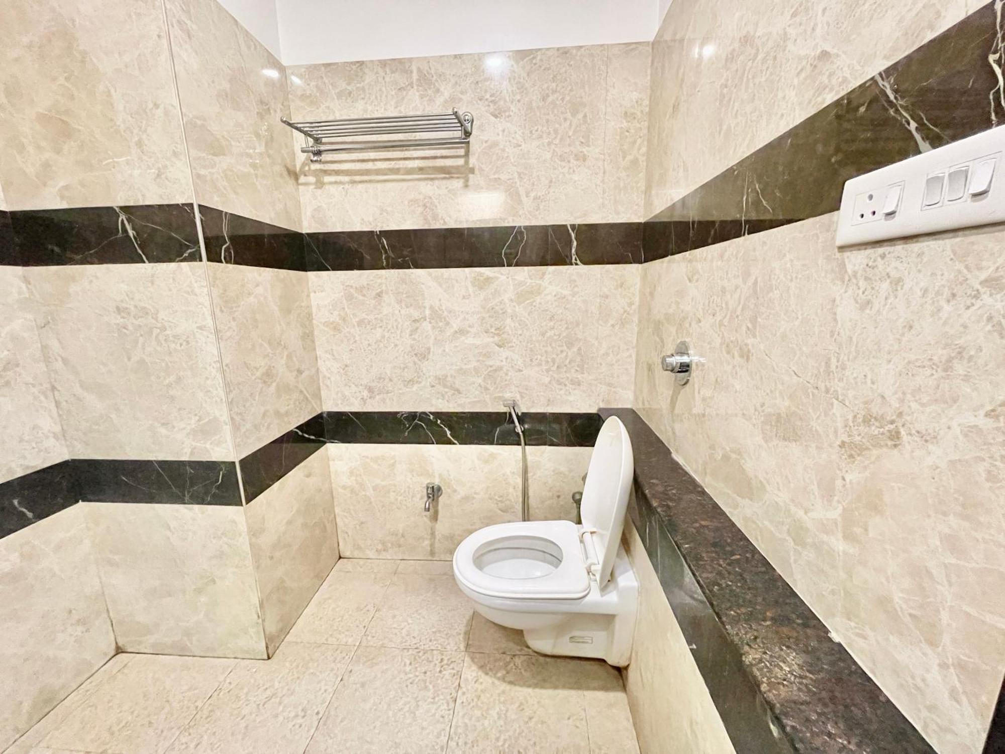 Hotel Rudraksh ! Varanasi !Fully-Air-Conditioned Hotel At Prime Location With Parking Availability, Near Kashi Vishwanath Temple, And Ganga Ghat 2 Eksteriør bilde