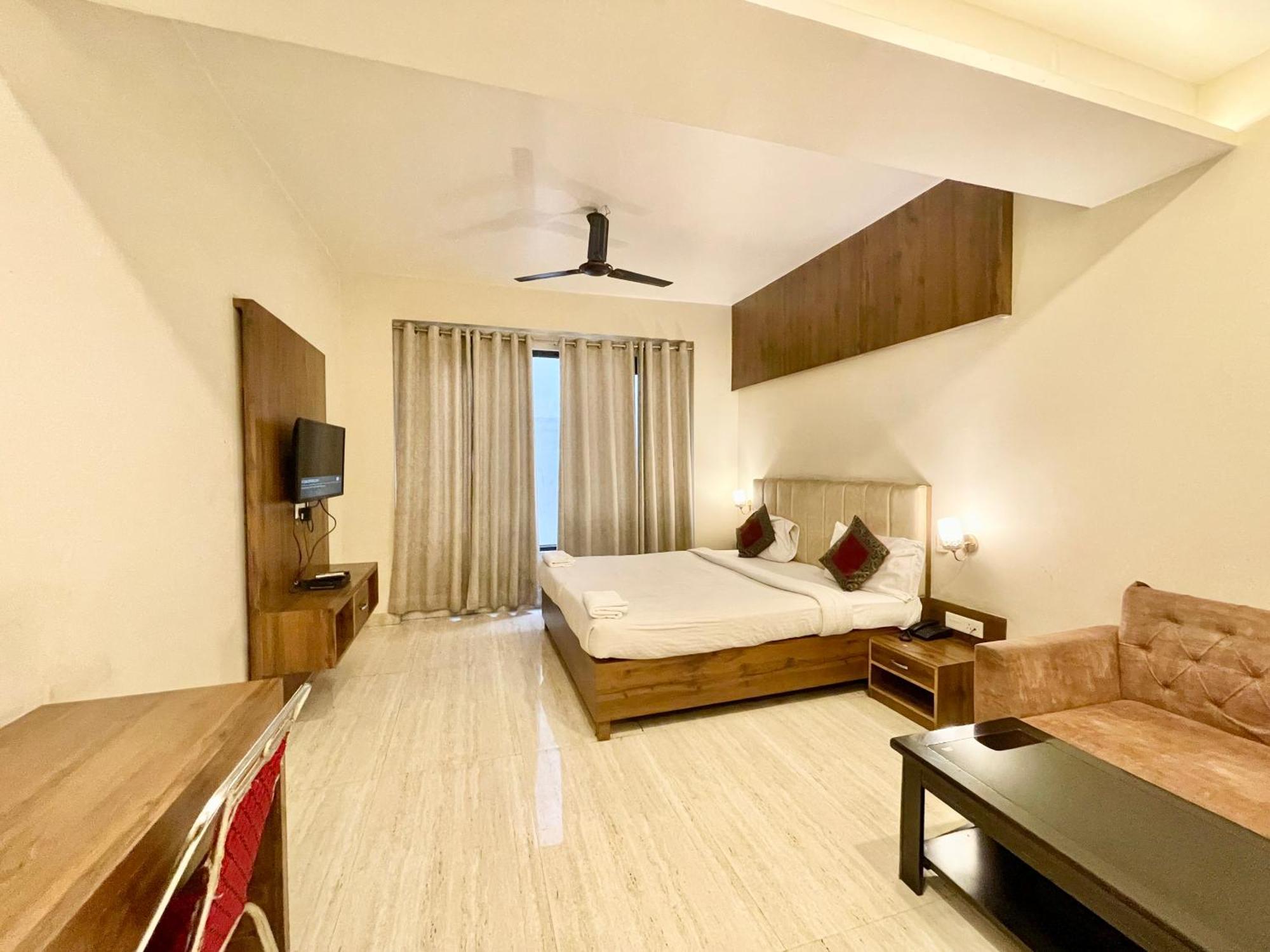 Hotel Rudraksh ! Varanasi !Fully-Air-Conditioned Hotel At Prime Location With Parking Availability, Near Kashi Vishwanath Temple, And Ganga Ghat 2 Eksteriør bilde