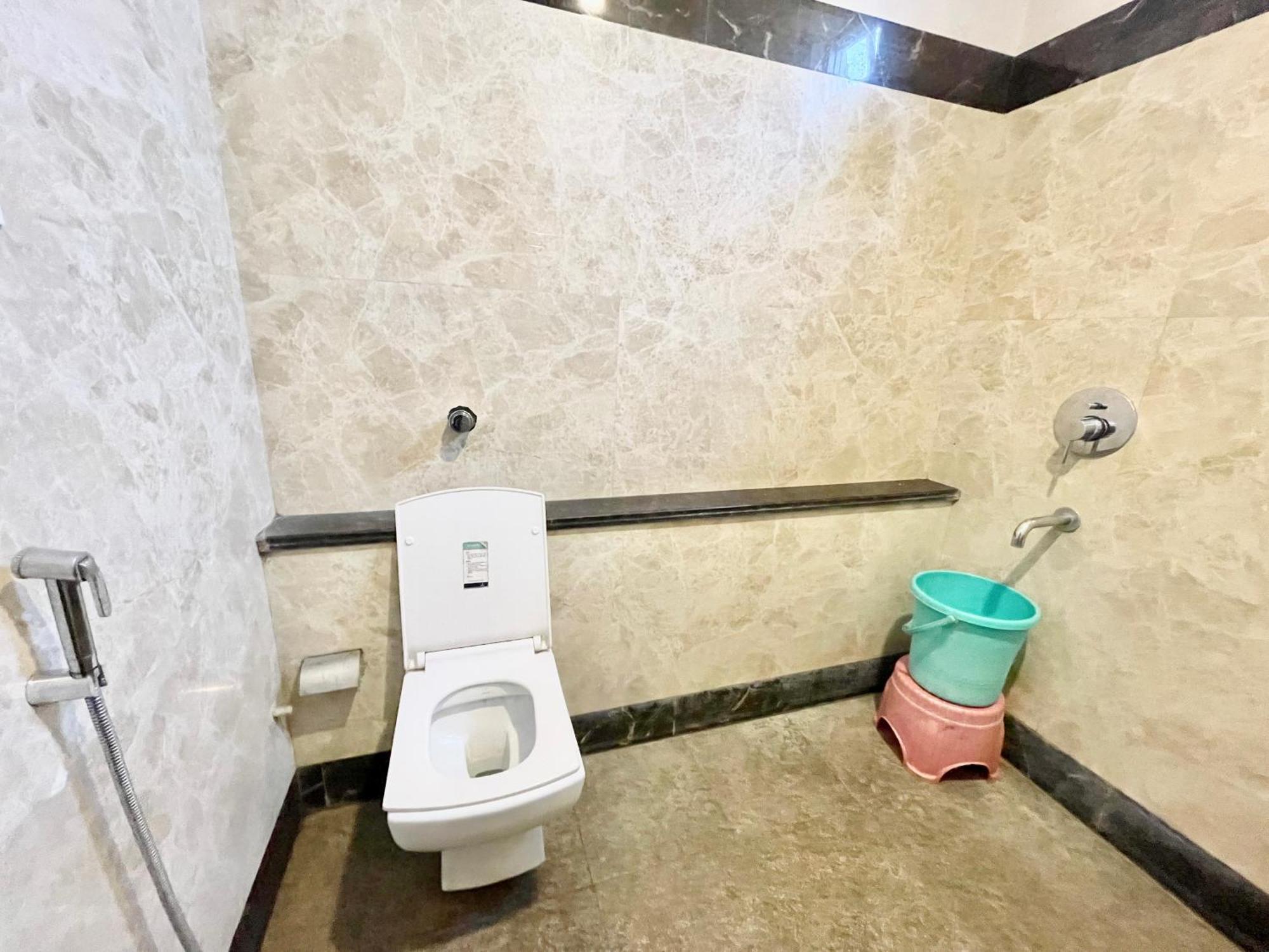 Hotel Rudraksh ! Varanasi !Fully-Air-Conditioned Hotel At Prime Location With Parking Availability, Near Kashi Vishwanath Temple, And Ganga Ghat 2 Eksteriør bilde