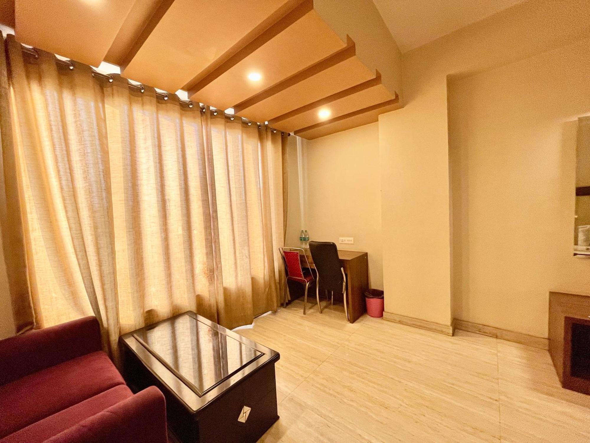 Hotel Rudraksh ! Varanasi !Fully-Air-Conditioned Hotel At Prime Location With Parking Availability, Near Kashi Vishwanath Temple, And Ganga Ghat 2 Eksteriør bilde