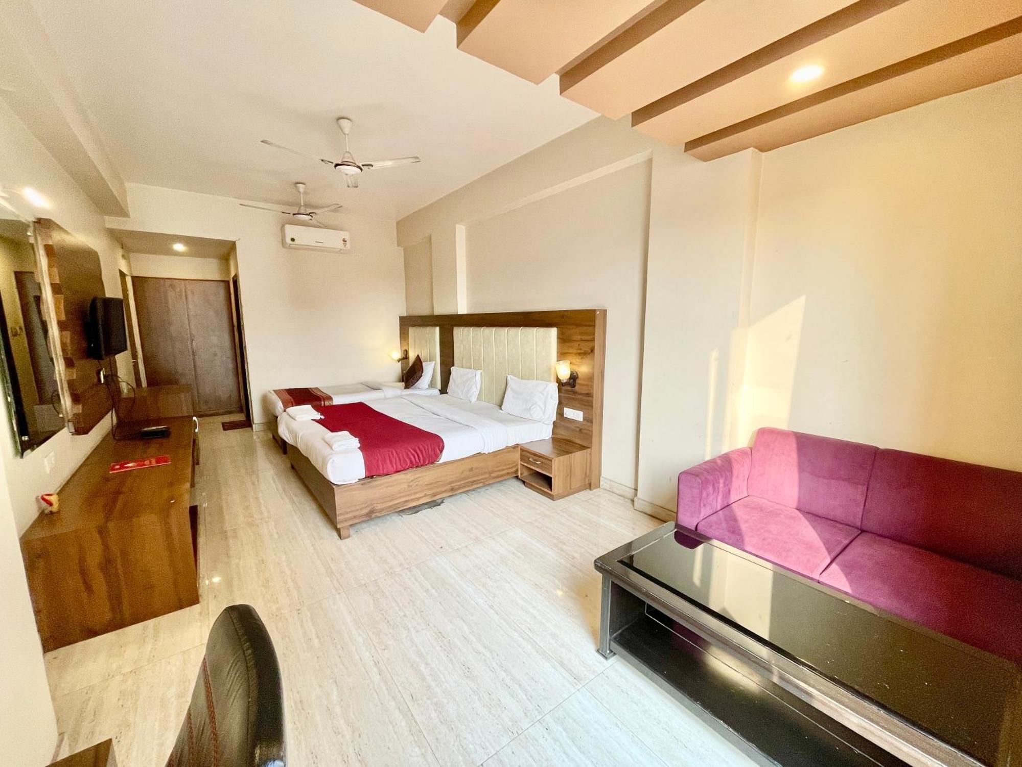 Hotel Rudraksh ! Varanasi !Fully-Air-Conditioned Hotel At Prime Location With Parking Availability, Near Kashi Vishwanath Temple, And Ganga Ghat 2 Eksteriør bilde