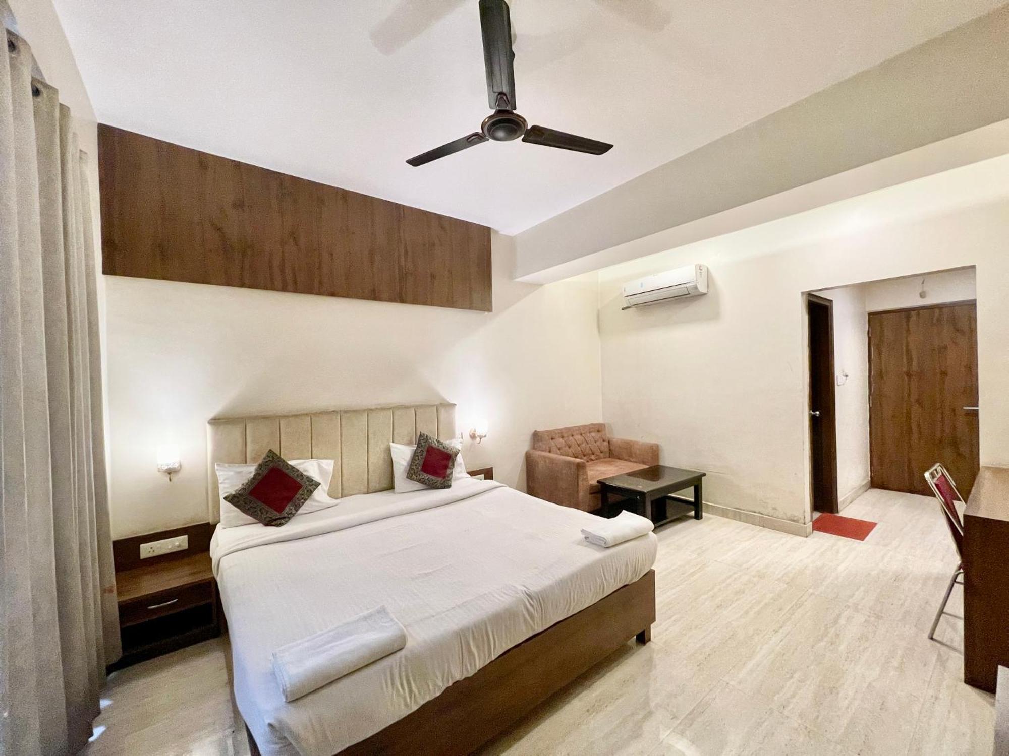 Hotel Rudraksh ! Varanasi !Fully-Air-Conditioned Hotel At Prime Location With Parking Availability, Near Kashi Vishwanath Temple, And Ganga Ghat 2 Eksteriør bilde