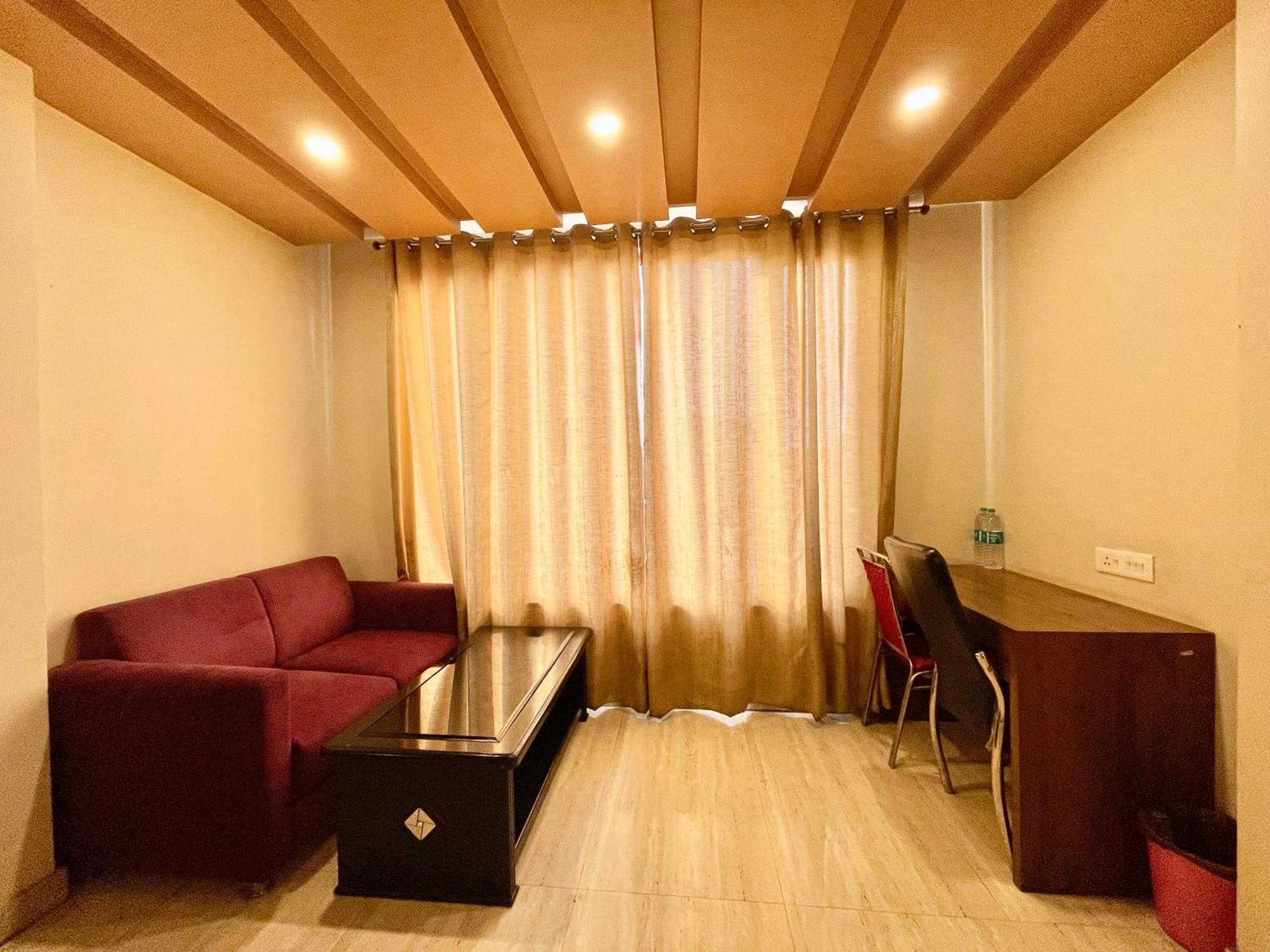 Hotel Rudraksh ! Varanasi !Fully-Air-Conditioned Hotel At Prime Location With Parking Availability, Near Kashi Vishwanath Temple, And Ganga Ghat 2 Eksteriør bilde