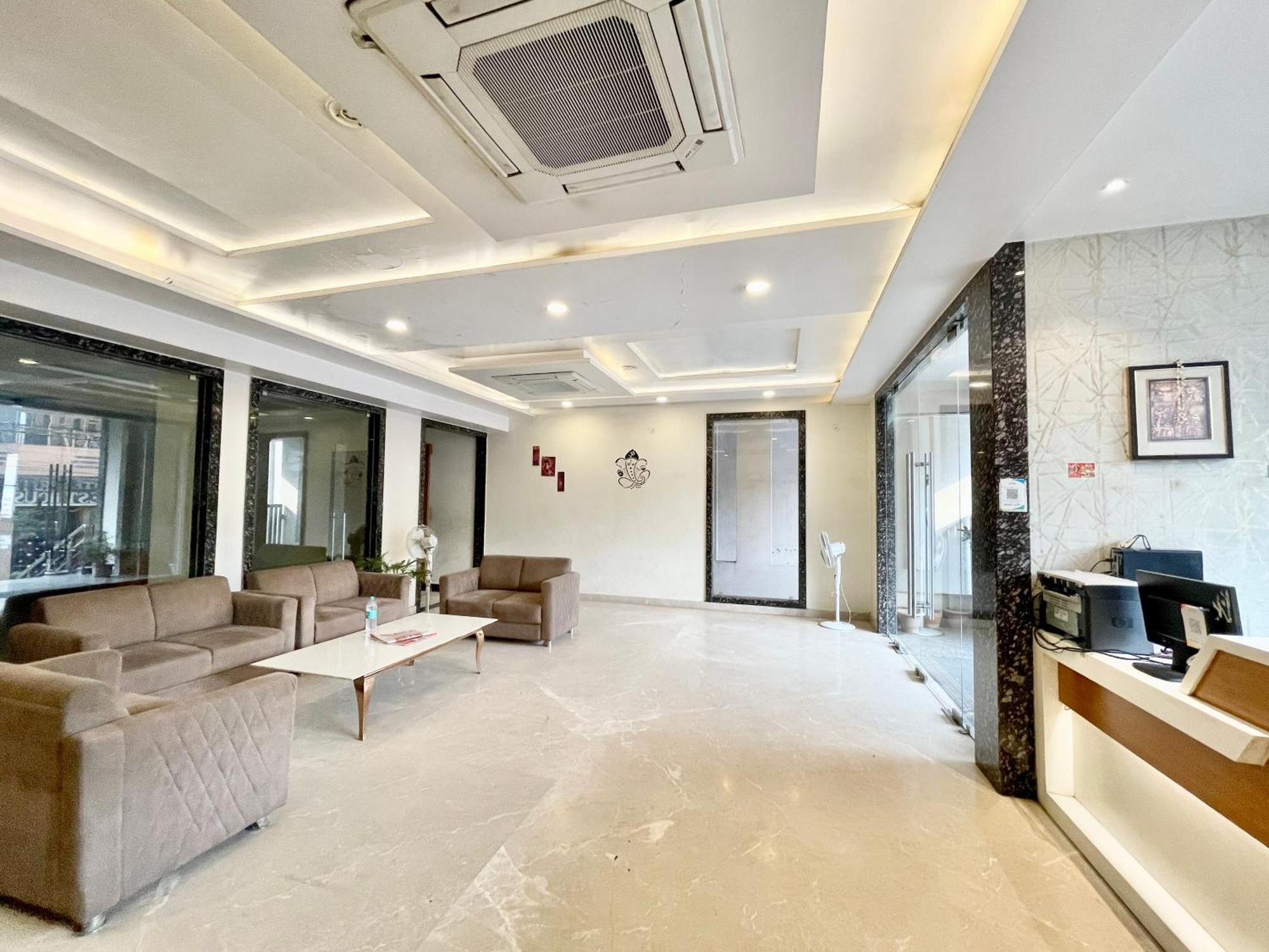 Hotel Rudraksh ! Varanasi !Fully-Air-Conditioned Hotel At Prime Location With Parking Availability, Near Kashi Vishwanath Temple, And Ganga Ghat 2 Eksteriør bilde
